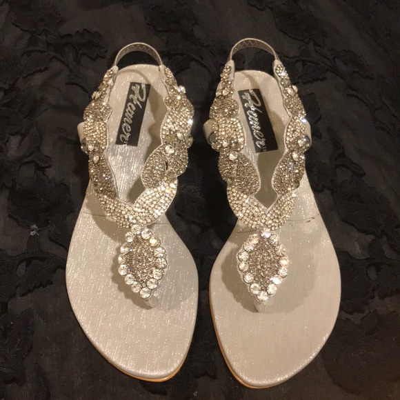 Shoes - Size8 Sandals covers foot e good quality stones ⭐️